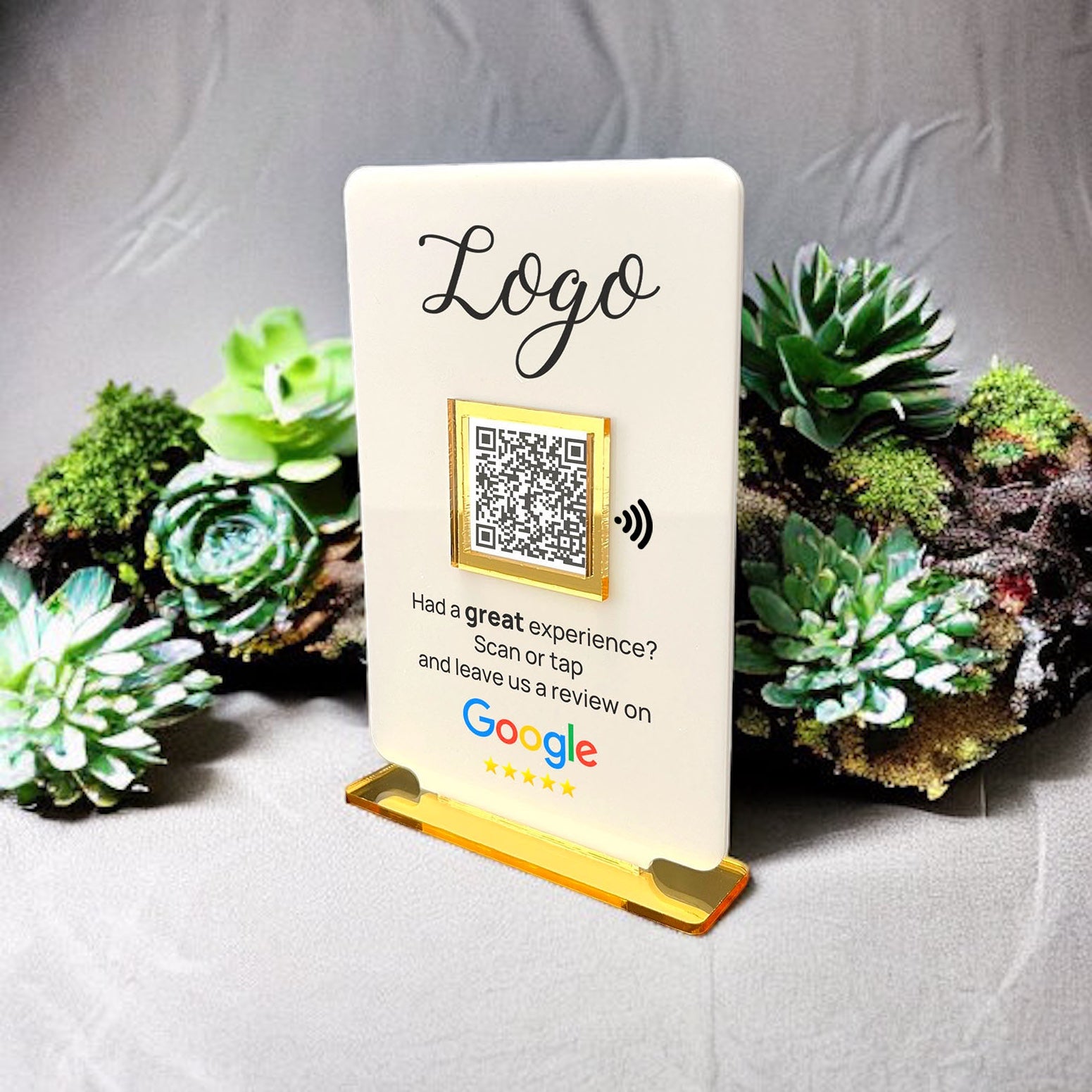 Smart-Tap, Google Review Table Talker με NFC/QR Code, T-Shape Small με το λογότυπό σας. Άσπρο με χρυσά διακοσμητικά