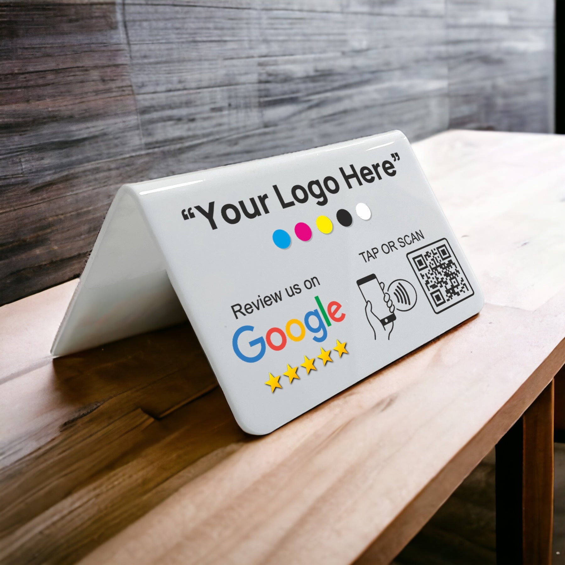 Smart-Tap, Google Review Table Talker με NFC/QR Code, V-Shape με το λογότυπό σας. Άσπρο