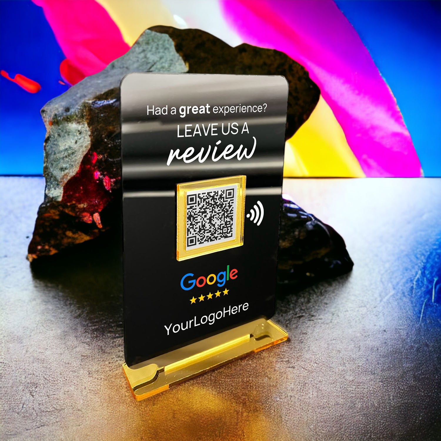 Smart-Tap, Google Review Table Talker με NFC/QR Code, T-Shape Small με το λογότυπό σας. Μαύρο με χρυσά διακοσμητικά