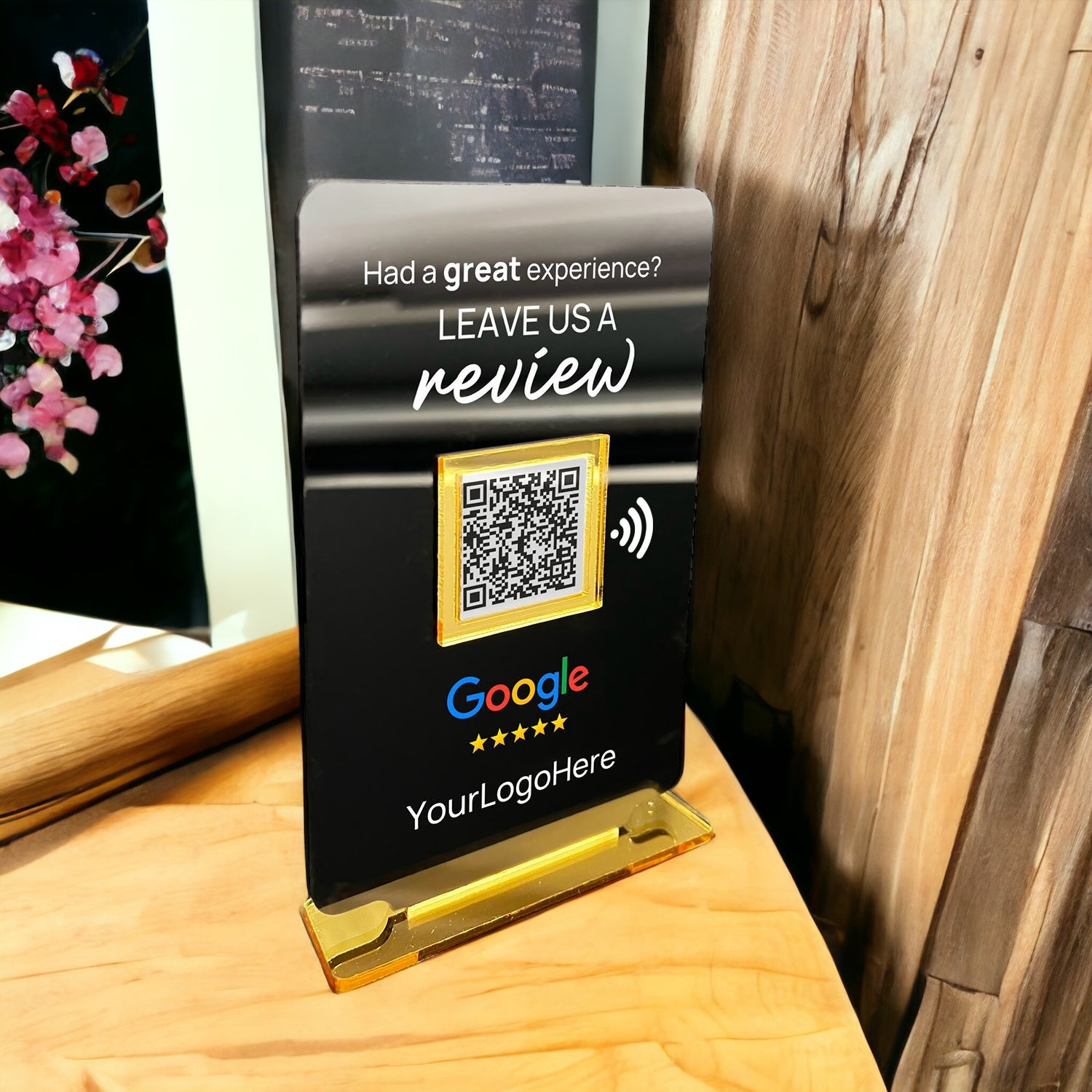 Smart-Tap, Google Review Table Talker με NFC/QR Code, T-Shape Small με το λογότυπό σας. Μαύρο με χρυσά διακοσμητικά