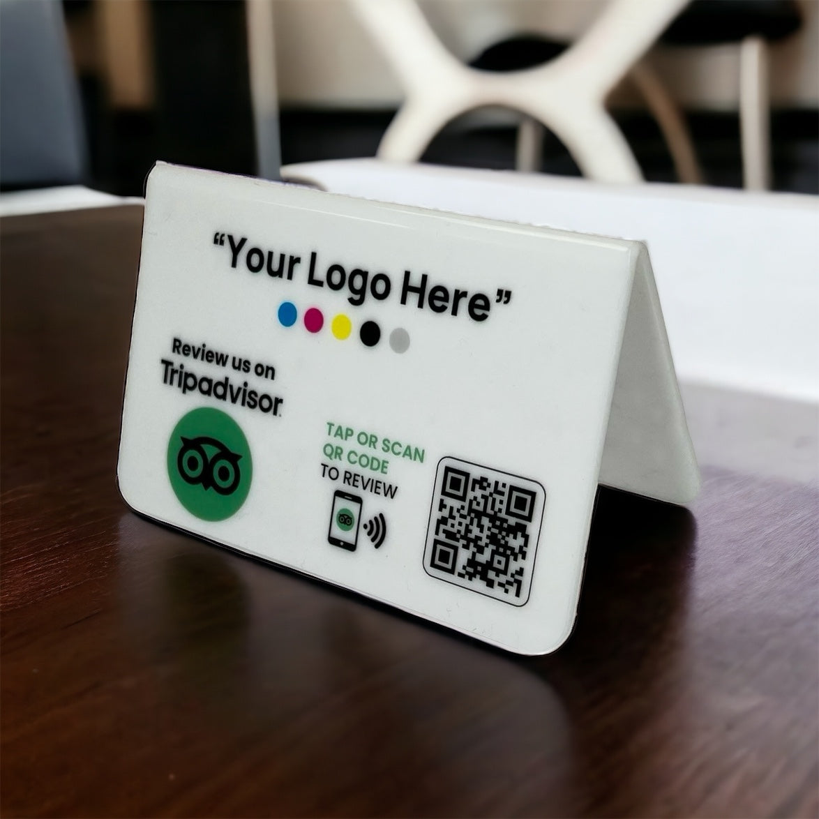 Smart-Tap, Tripadvisor Review Table Talker με NFC/QR Code, V-Shape με το λογότυπό σας. Άσπρο