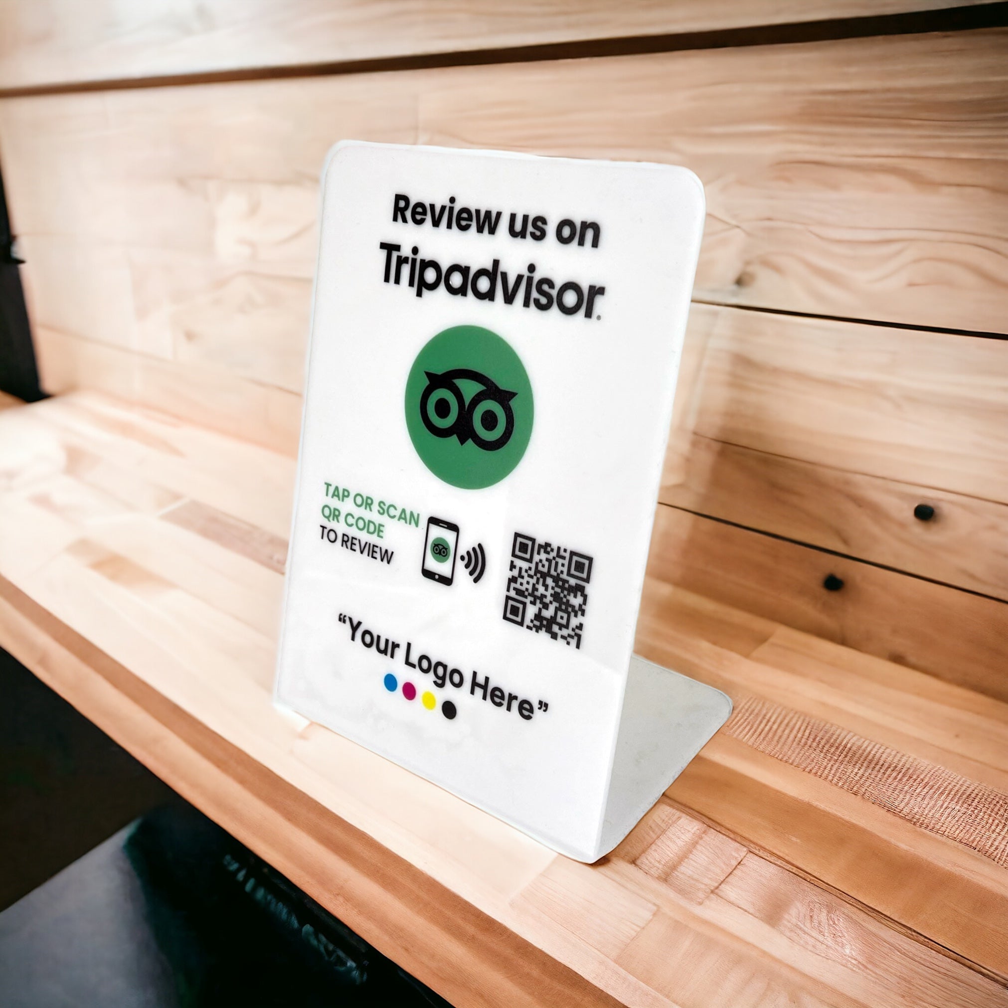 Smart-Tap, Tripadvisor Table Talker με NFC/QR Code, L-Shape με το λογότυπο σας. Μεγάλο, σε άσπρο χρώμα