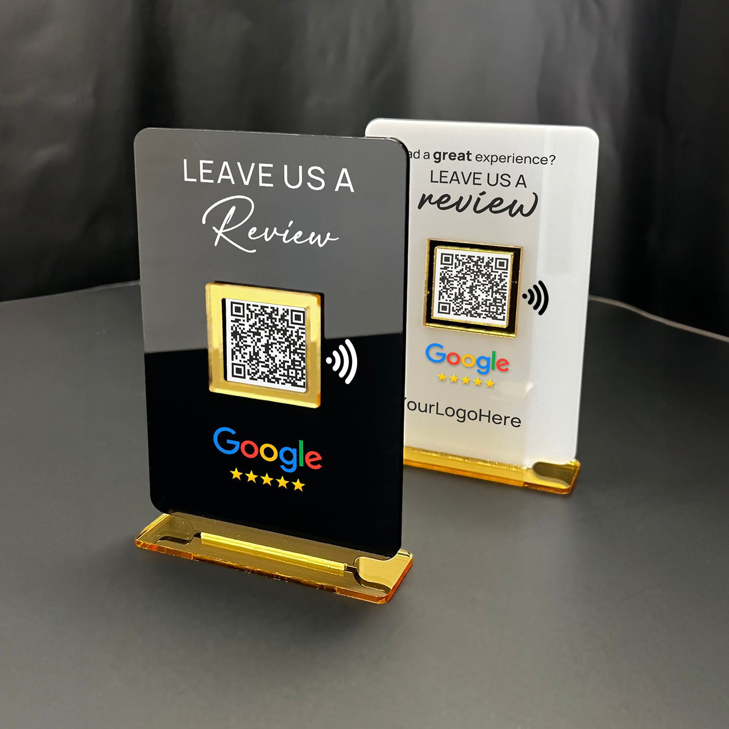 Smart-Tap, Google Review Table Talker με NFC/QR Code, T-Shape Small με το λογότυπό σας. Μαύρο και άσπρο με χρυσά διακοσμητικά