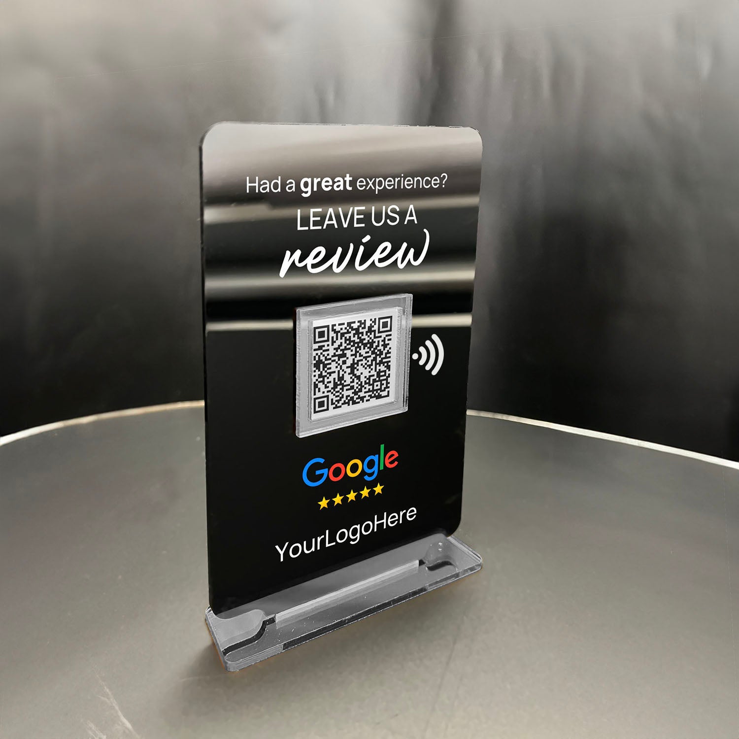 Smart-Tap, Google Review Table Talker με NFC/QR Code, T-Shape Small με το λογότυπό σας. Μαύρο με ασημένια διακοσμητικά