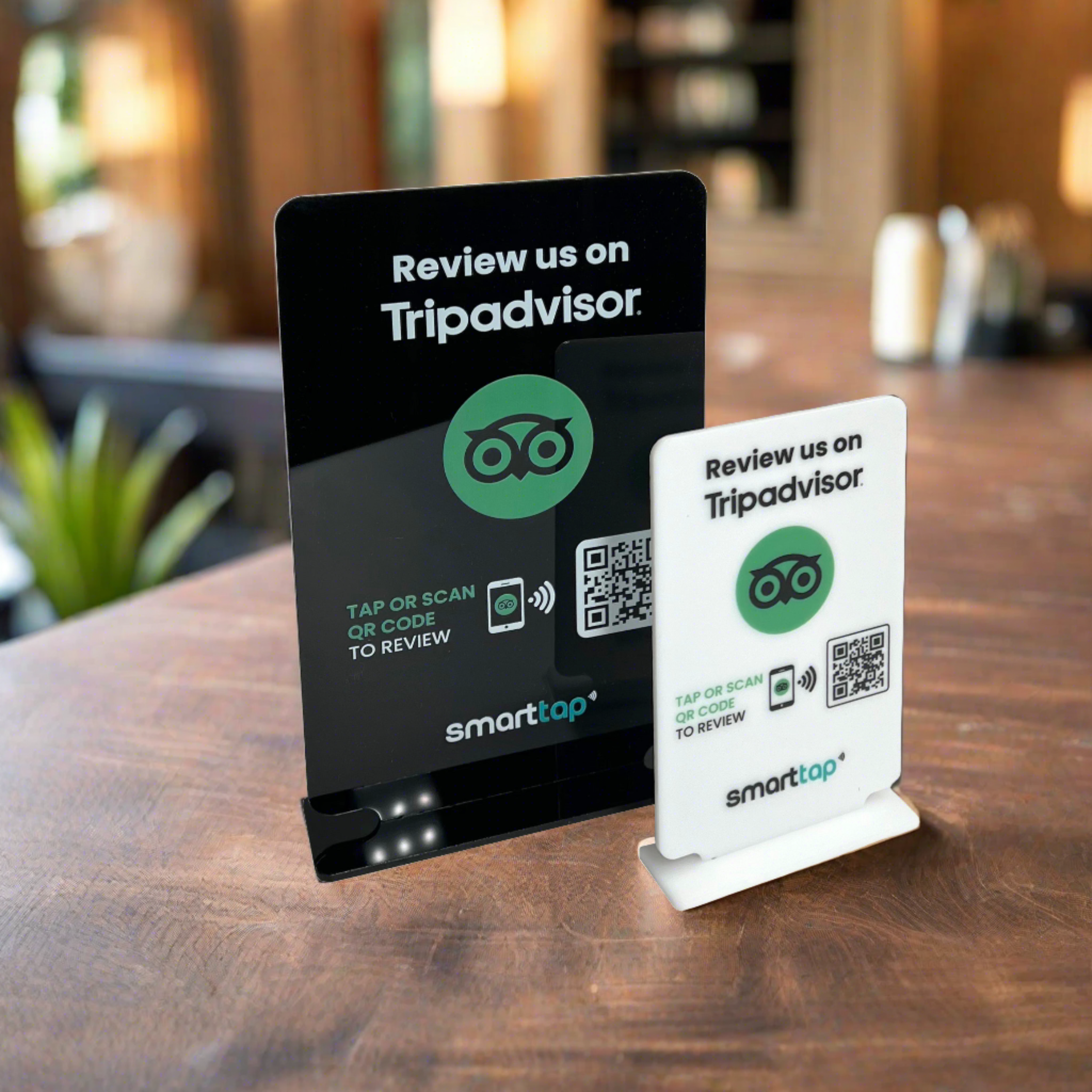 Smart-Tap, Google Review Table Talker με NFC/QR Code, T-Shape χωρίς το λογότυπο σας. Μικρό σε άσπρο χρώμα και μεγάλο σε μαύρο χρώμα.