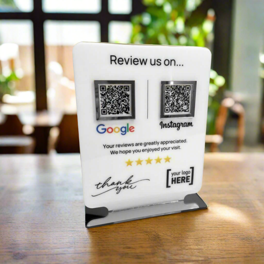 Smart-Tap, Google Review Table Talker 2-Links με NFC/QR Code, T-Shape με το λογότυπό σας. Άσπρο με ασημένια διακοσμητικά
