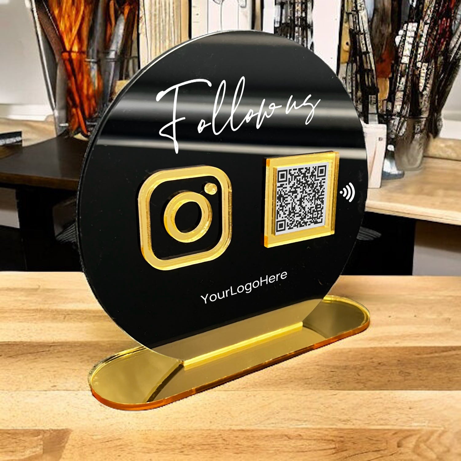 Smart-Tap, Google Review Table Talker με NFC/QR Code, O-Shape με το λογότυπό σας. Μαύρη πλάτη με χρυσά διακοσμητικά